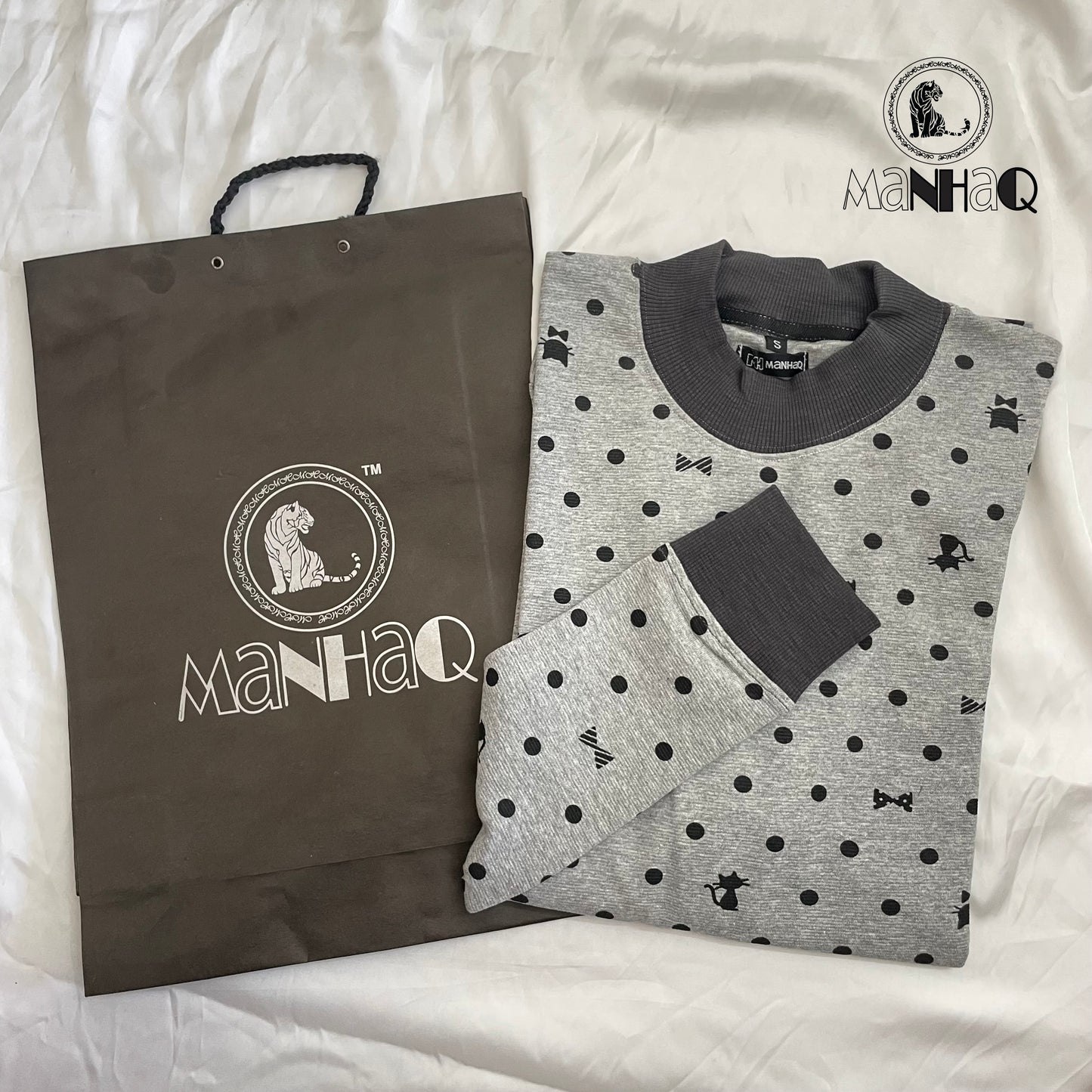 Raise neck cat lover print Tshirt